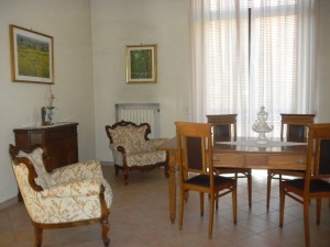 Istituto Sacro Cuore Roma Scuola Sacro Cuore - Interno con tavolo e sedie