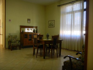 Istituto Sacro Cuore Roma Scuola Sacro Cuore - tavolo da pranzo con sedie