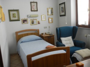 Istituto Sacro Cuore Roma Scuola Sacro Cuore - Stanza singola con letto e poltrona
