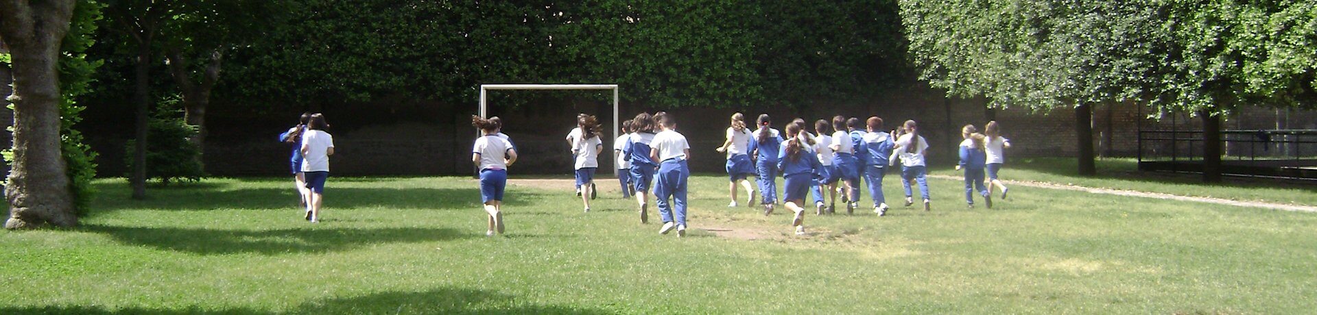 Istituto Sacro Cuore Roma Scuola Sacro Cuore - Bambini che corrono in giardino